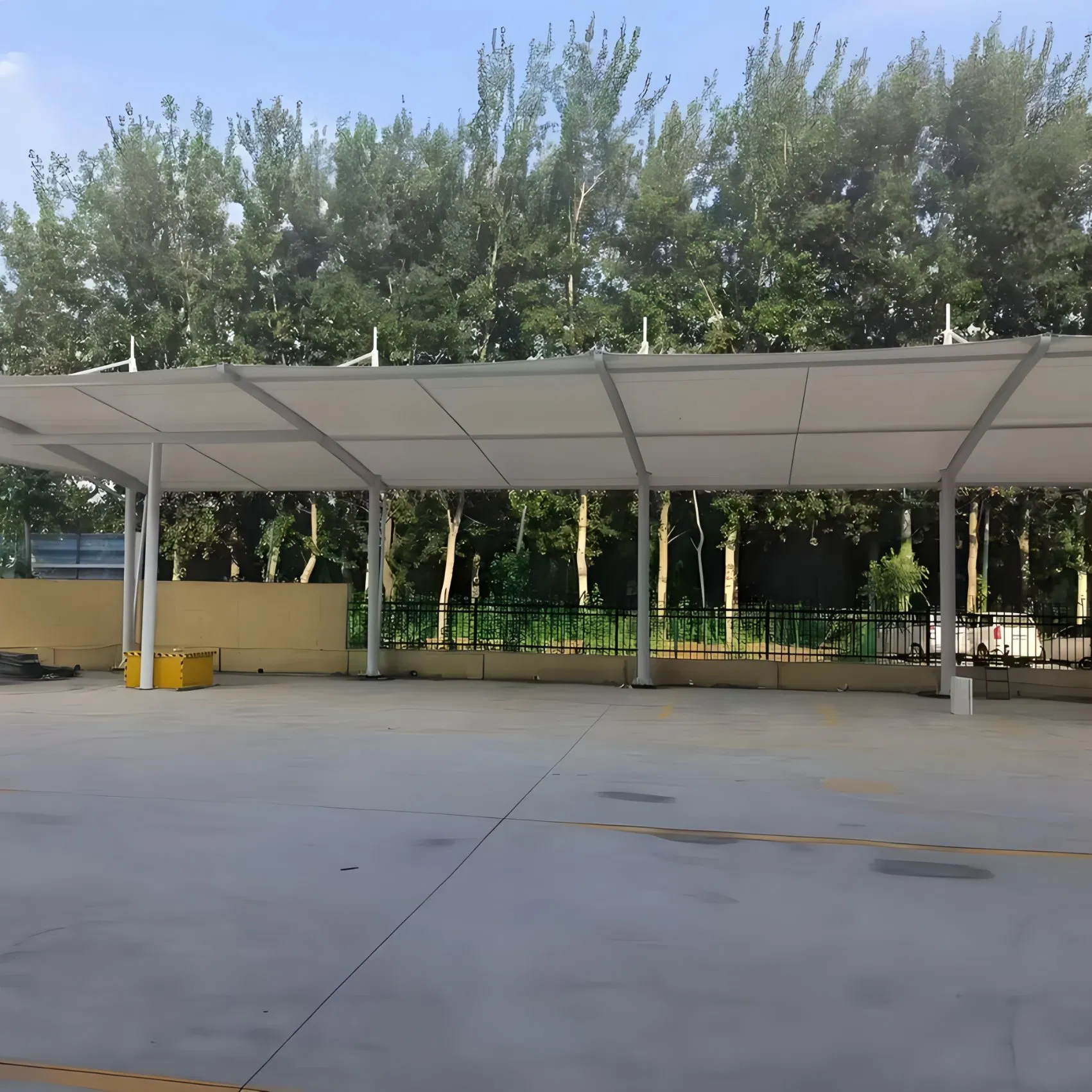 Custom Modern Tensile Fabric Shelter Solution with Steel Frame for Durable Parking Carport