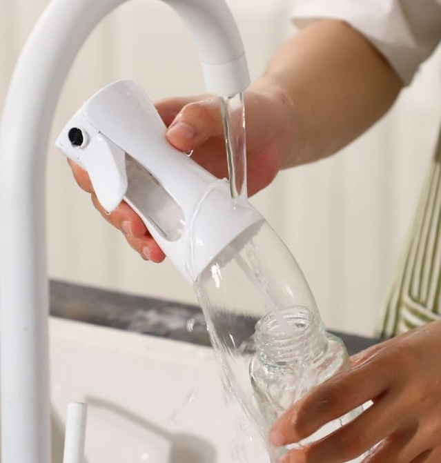 Kitchen Gadgets Multifunctional Oil Spray 200ml Glass Olive Oil Spray Bottle for Cooking