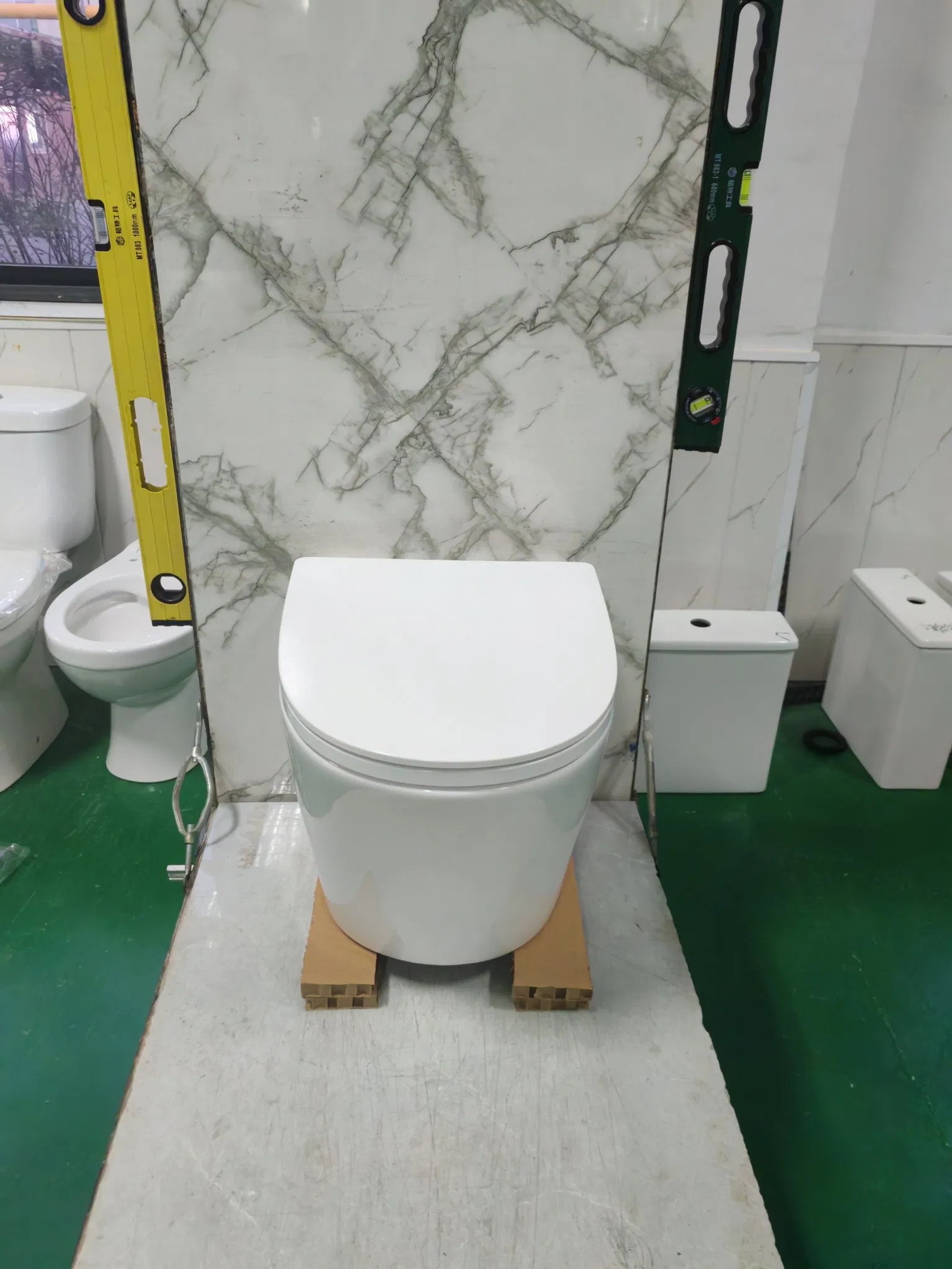 Bathroom Sanitary Ware Wall-Mounted Ceramic Toilet Bathroom Wc Toilet Wall Hung Toilet with Toilet Seat Cover