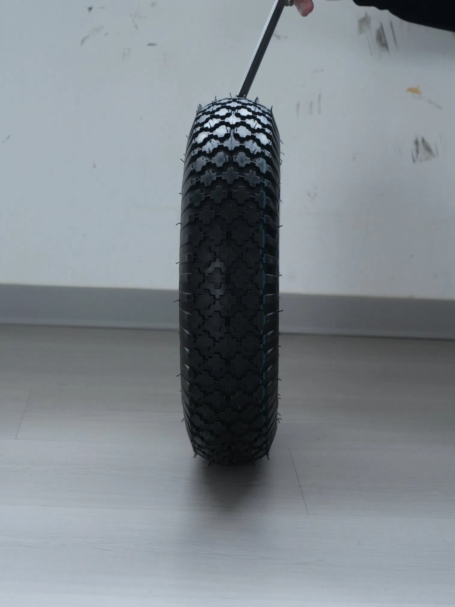 Heavy-Duty Pneumatic Wheels for Tool Carts & Material Handling