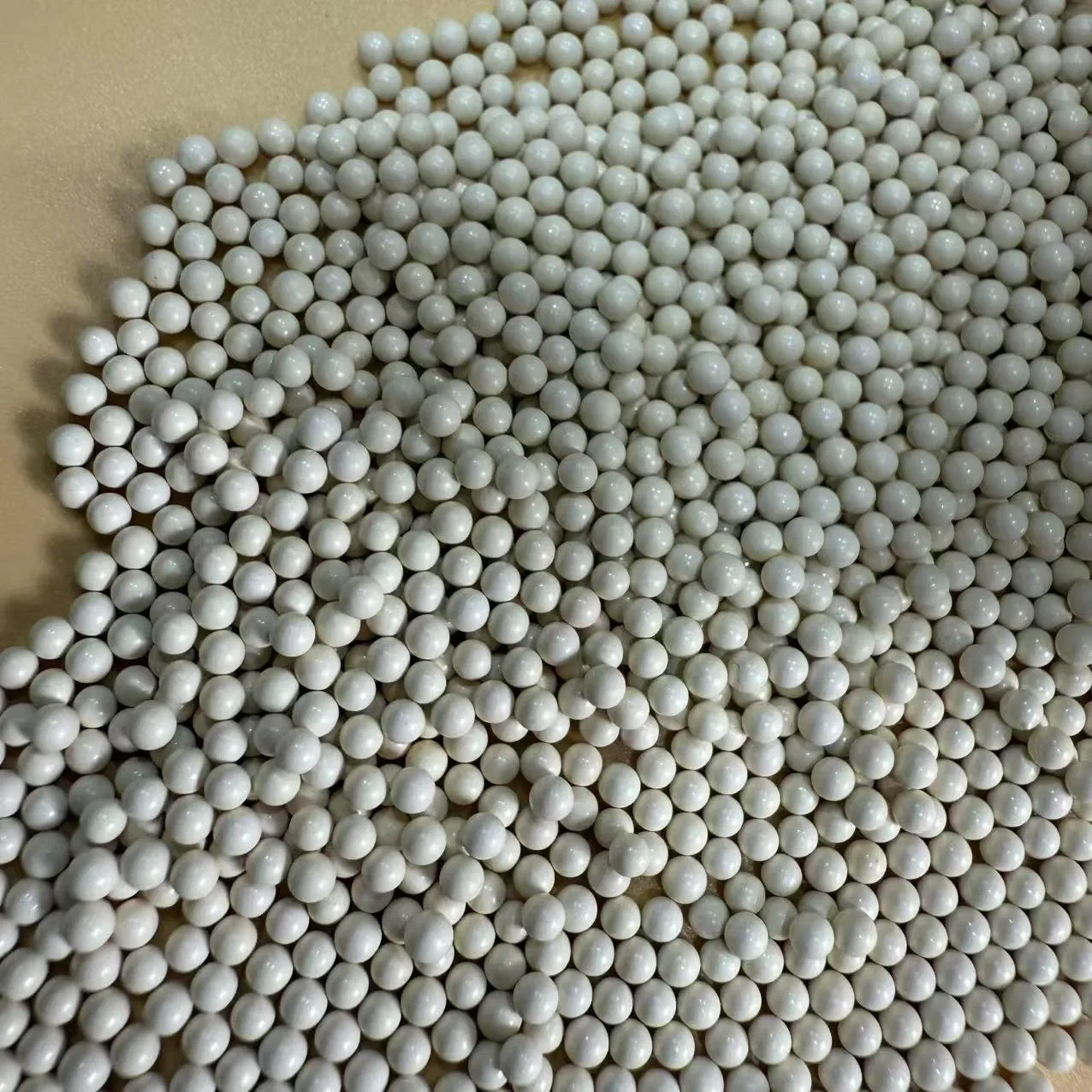 Zirconia and Alumina Composite Ceramic Beads for Precision Grinding Media Use