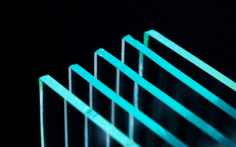 Low-Fluorescence 4mm/6mm/10mm/15mm Flat/Curved Borosilicate Glass for Photonics/Optoelectronics Price