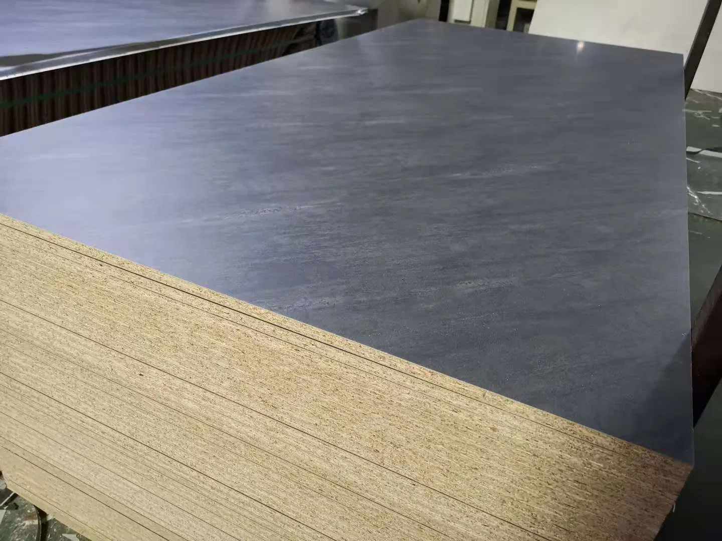 Wholesale Melamine Laminated Particle Board Melamine Chipboard for Kitchen Cabinet Furniture