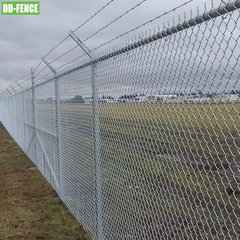 ASTM A121 Standard Factory Prices Diamond Wire Mesh Chain Link Security Airport Fence with Barbed Wire