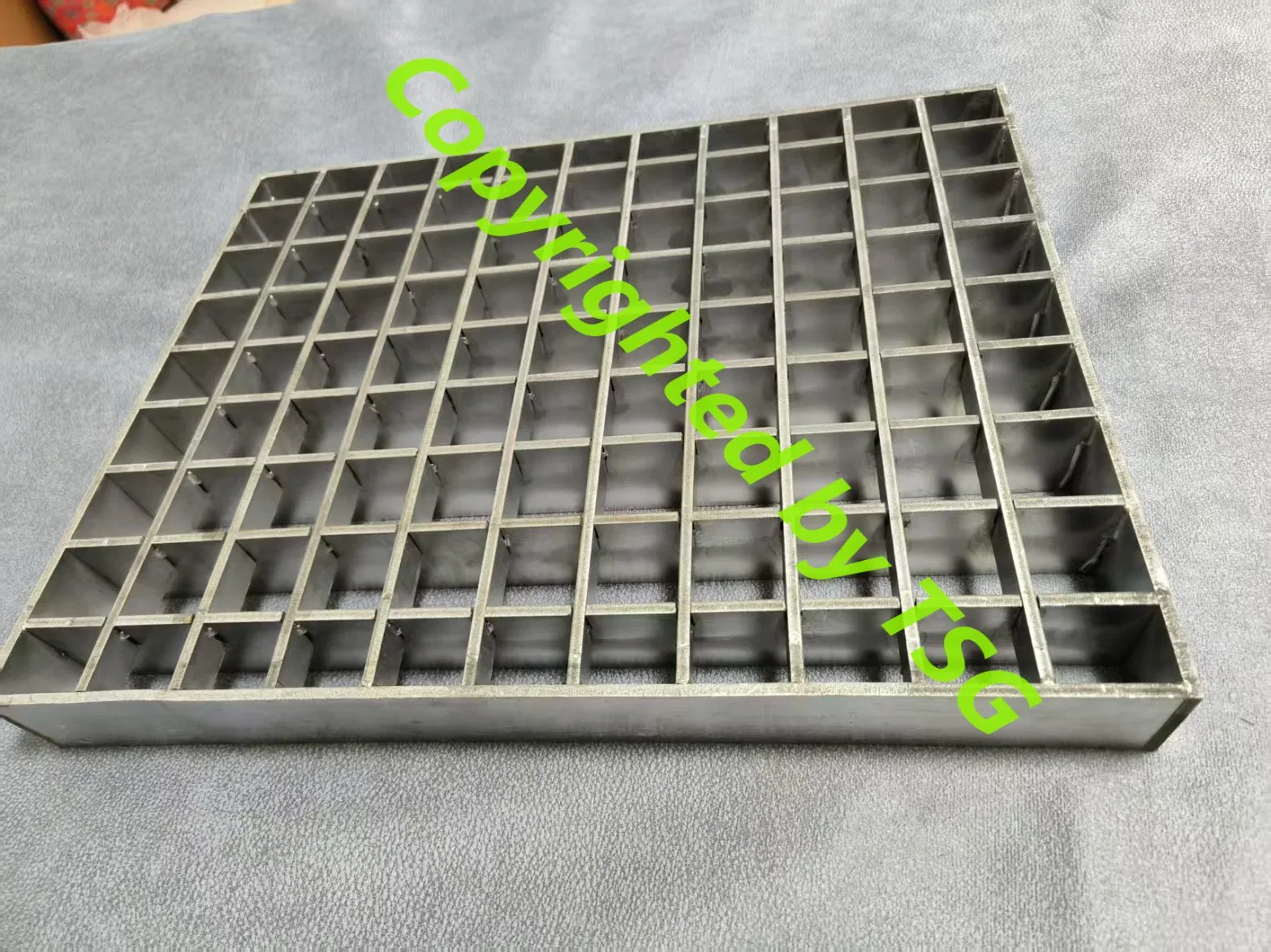 Type Dpl or Type Dt Dovetail Press-Locked Steel Bar Gratings Ideal for Architectural and Ornamental Applications