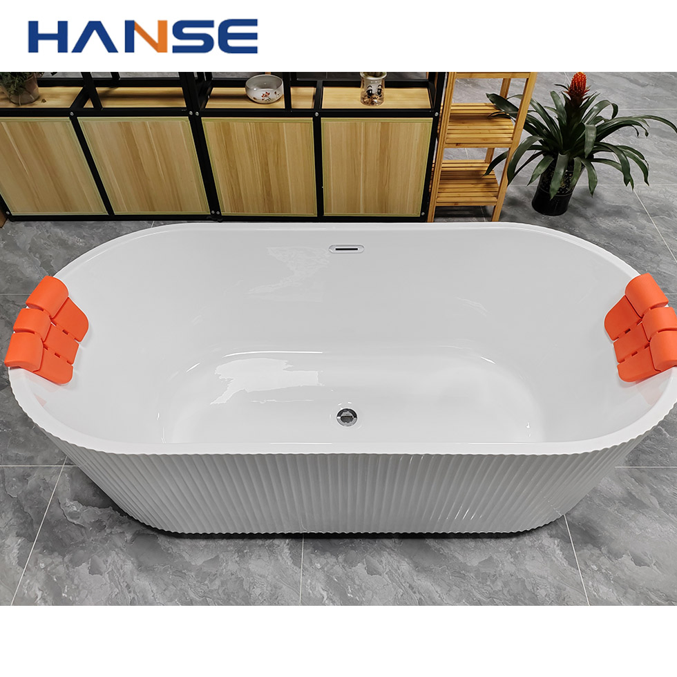 Акриловая ванна овальная отдельностоящая с гидромассажем