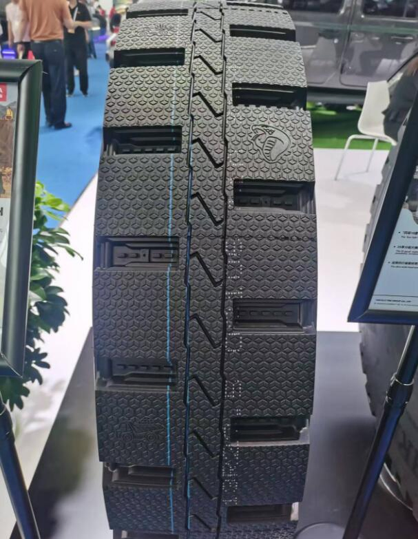 Шины грузовые китайские бескамерные 17.5", 19.5", 22.5"