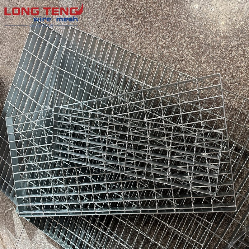 Hot Dipped Galvanized Steel Grating Steel Grating Floor Galvanized Flat Bar or Serrated Steel Grating Stair Tread Trench Cover