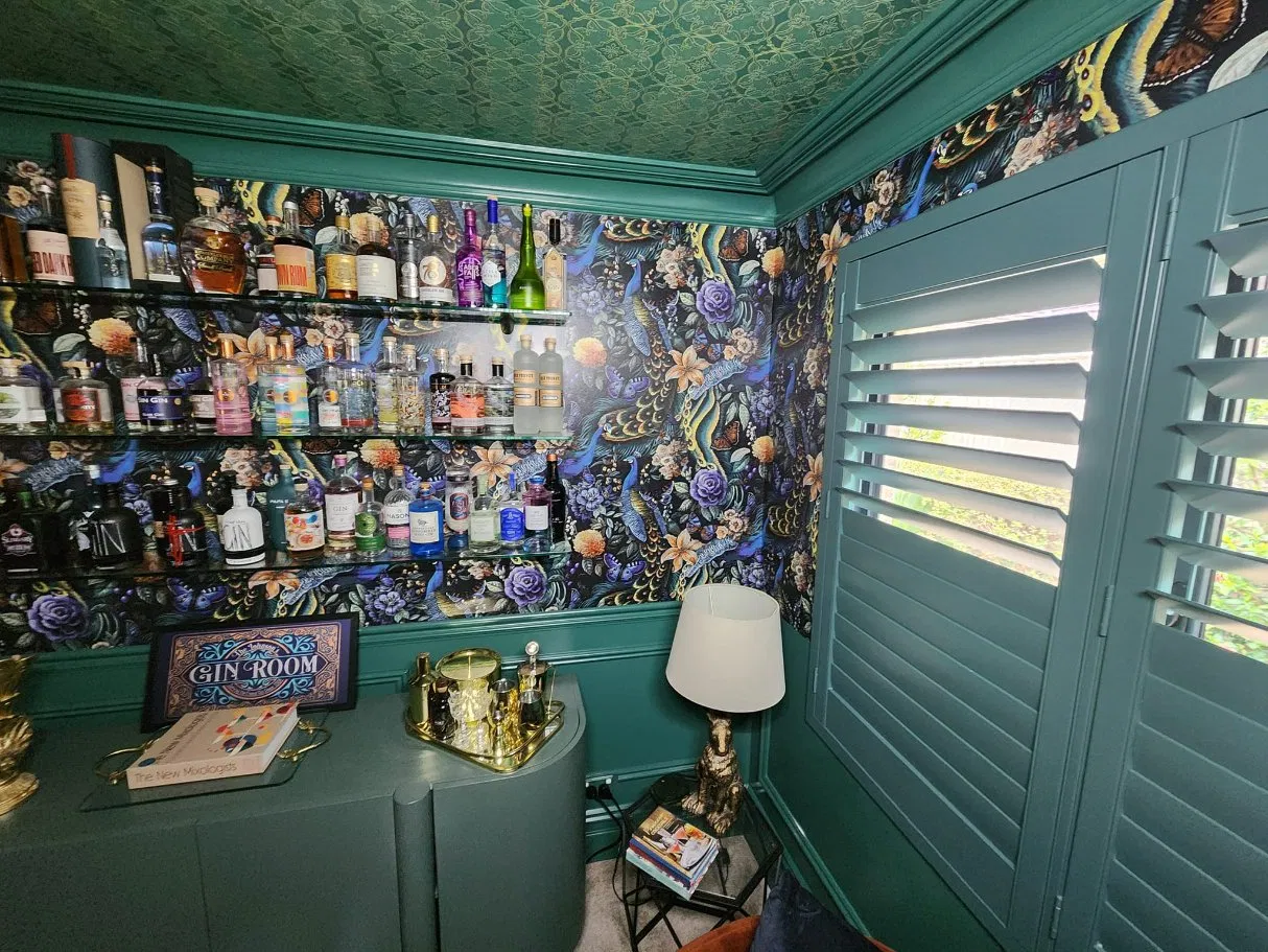 Dulux Color Custom Color Plantation Shutter to Make Room Colorful