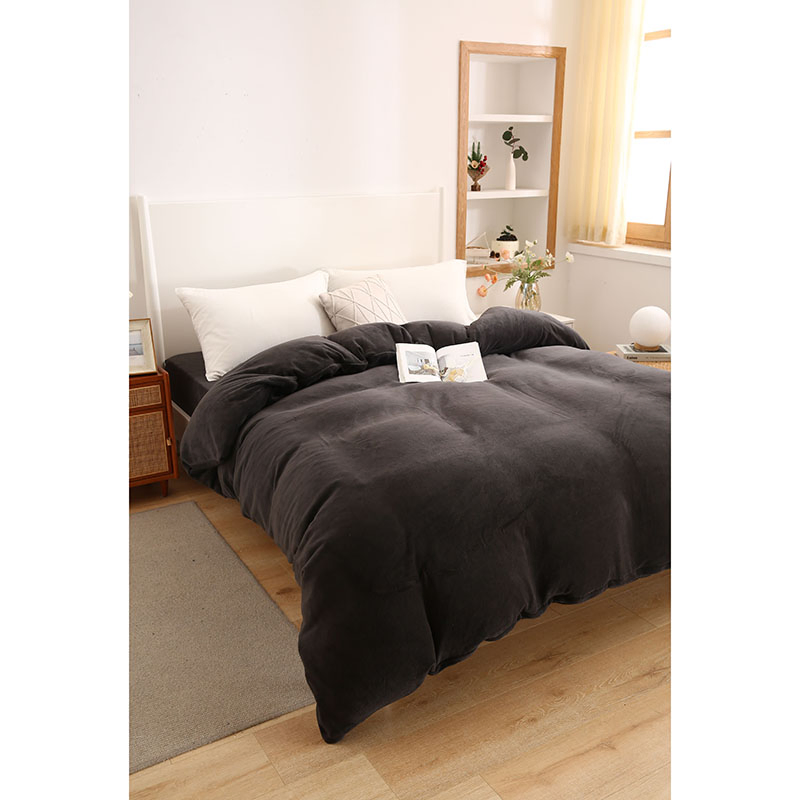 Wholesale Quilted Queen Bed Skirt Single Bed Quilt Cover Milk Velvet Bed Sheet Set Wholesale Bedding Set