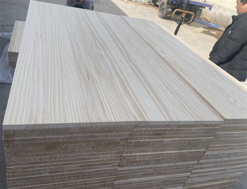 High Quality Spruce/ Pine Edged Boards Timber Solid Wood Boards Lumber