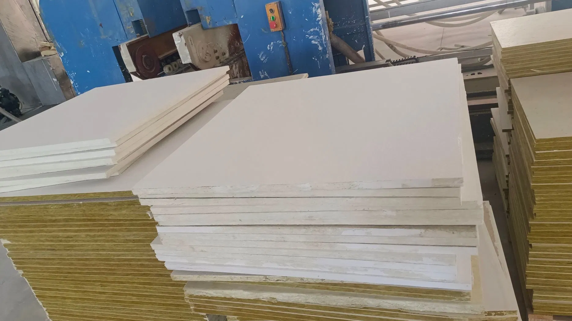 Factory Supply Sound-Absorbing Fire Protection Rock Wool Acoustic Ceiling Insulation