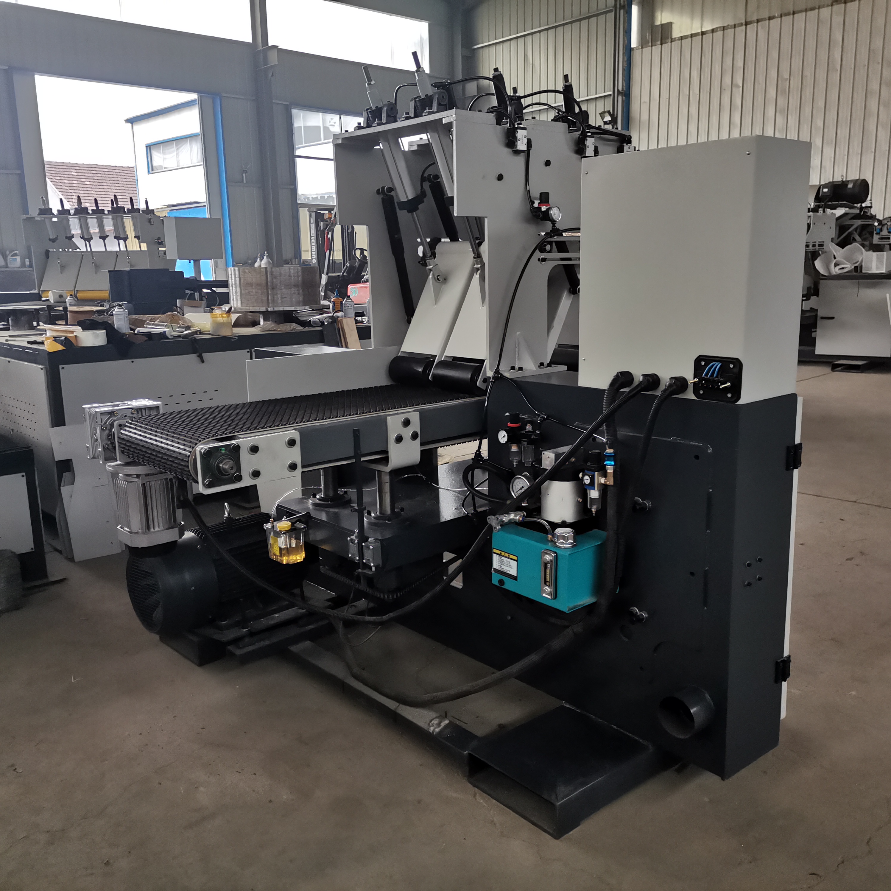 Станок ленточнопильный горизонтальный с ЧПУ по дереву