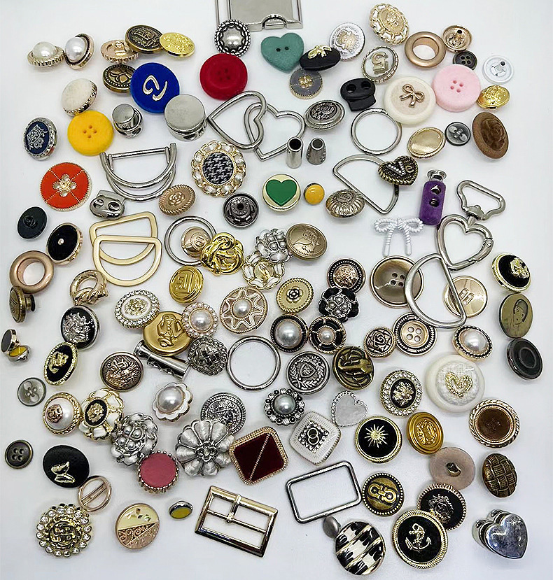 Кнопка-застежка металлическая для одежды