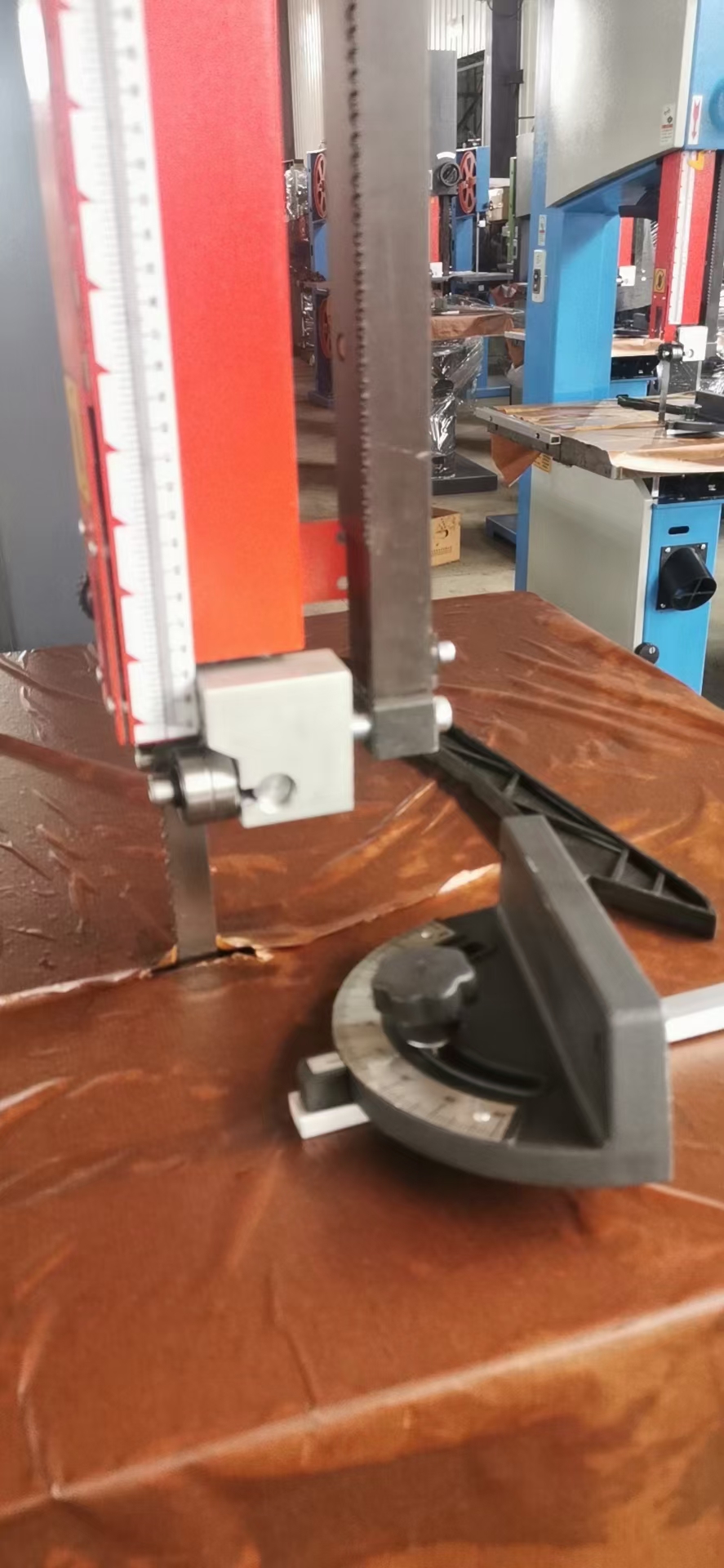 Станок ленточнопильный вертикальный по дереву