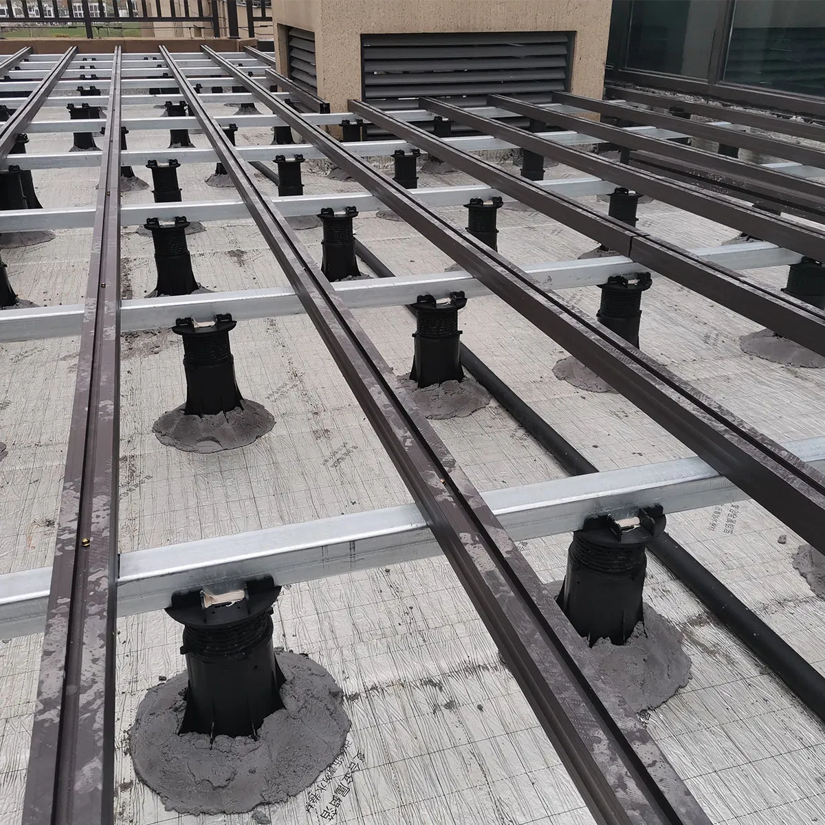 Sturdy Support Pedestal with Ergonomic Design for Maximum Comfort