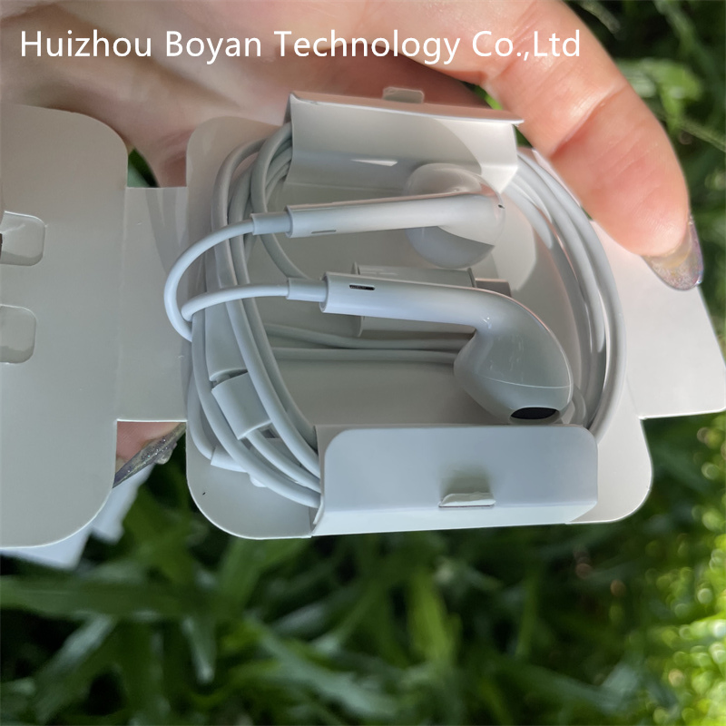 Наушники проводные с USB-C, белые
