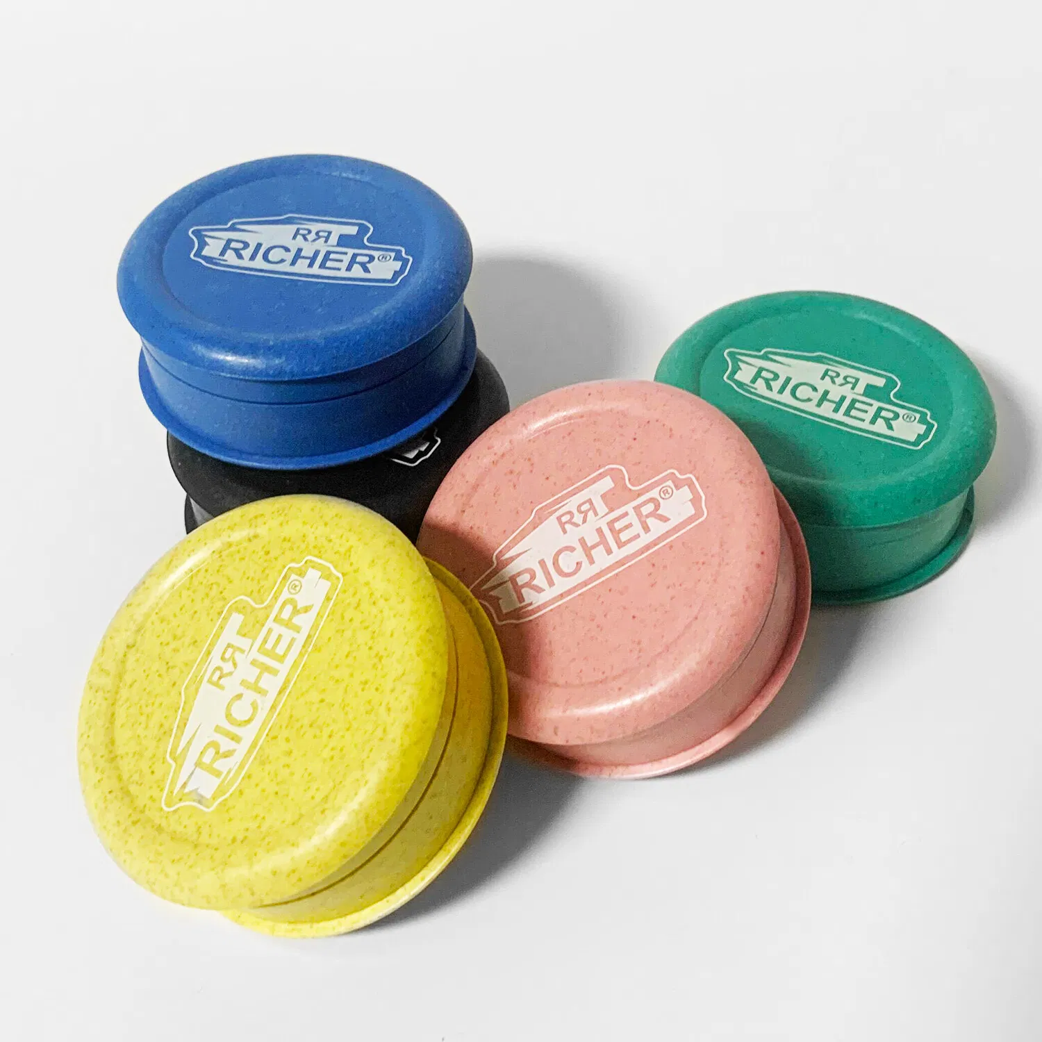 High Quality 3layers Degradable Plastic Herb Grinder Custom Logo Eco-Friendly