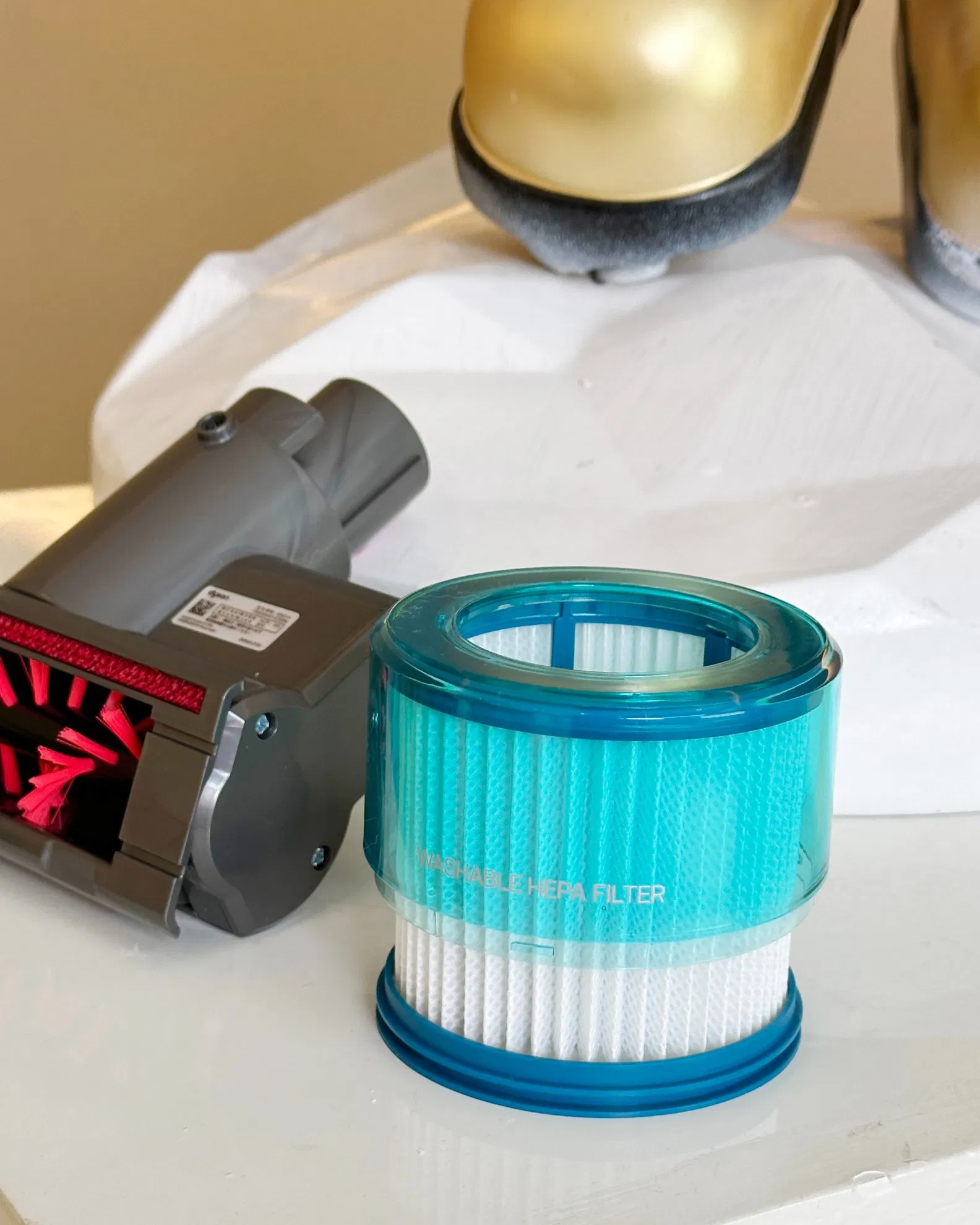 Bulk Price Dy Super Powerful Suction Vacuum Cleaner V15 Detect Fluffy