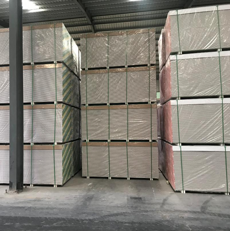 High Quality Gypsum Board/ Plasterboard/ Drywall/ Natural Gypsum Factory Price