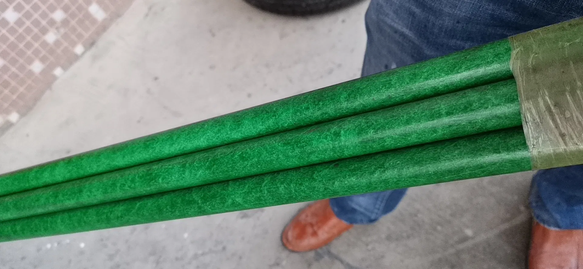 Customized 3mm Thick Green Color FRP Fiberglass Tube 22mm ID 28mm Od 1.35m Length for Garden Tool Handles