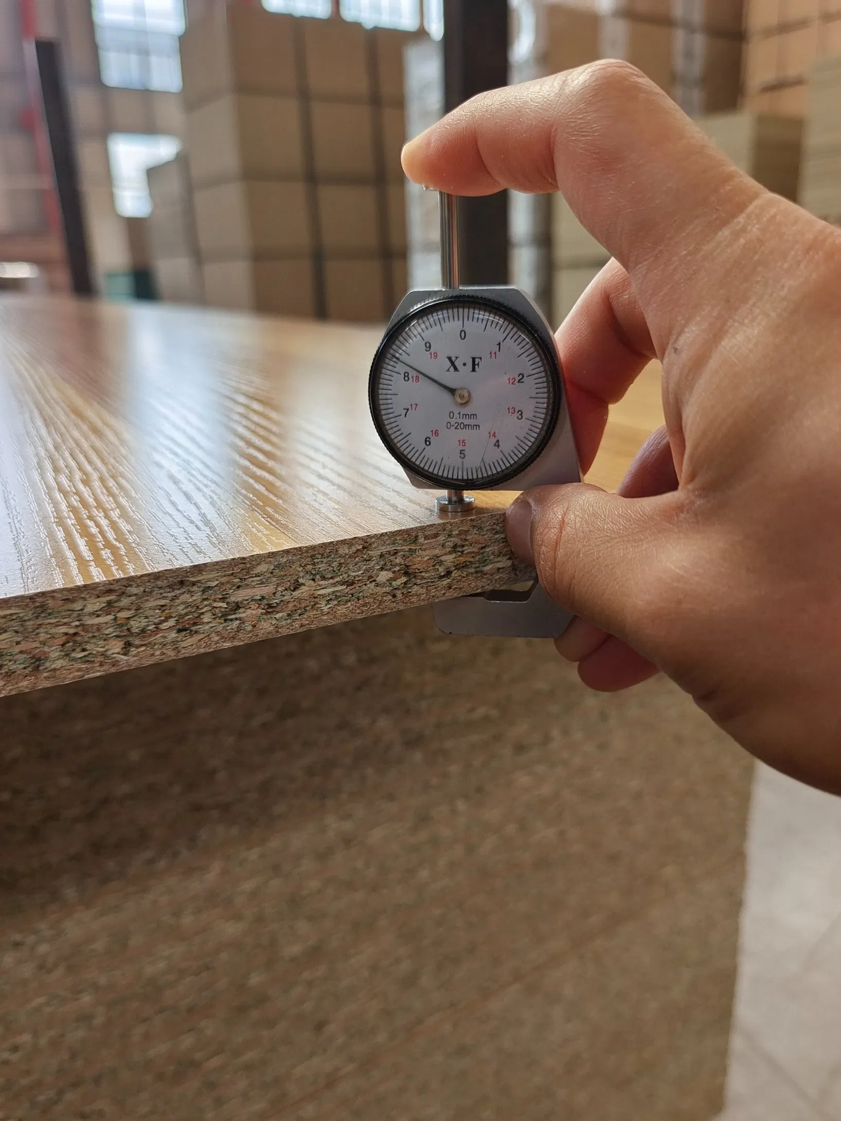 Hot Sale White Melamine Particle Board 9-25mm Chipboard/ Flakeboard/Particle Board for Furniture