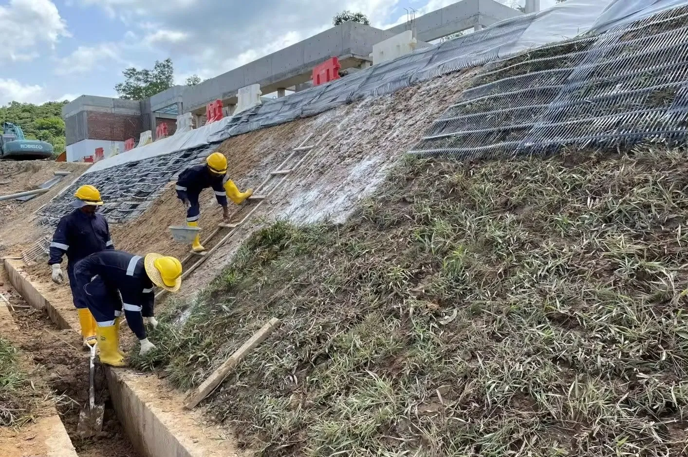 Flexible HDPE Geogrid for Parking Lot Pavement Reinforcement and Load Distribution