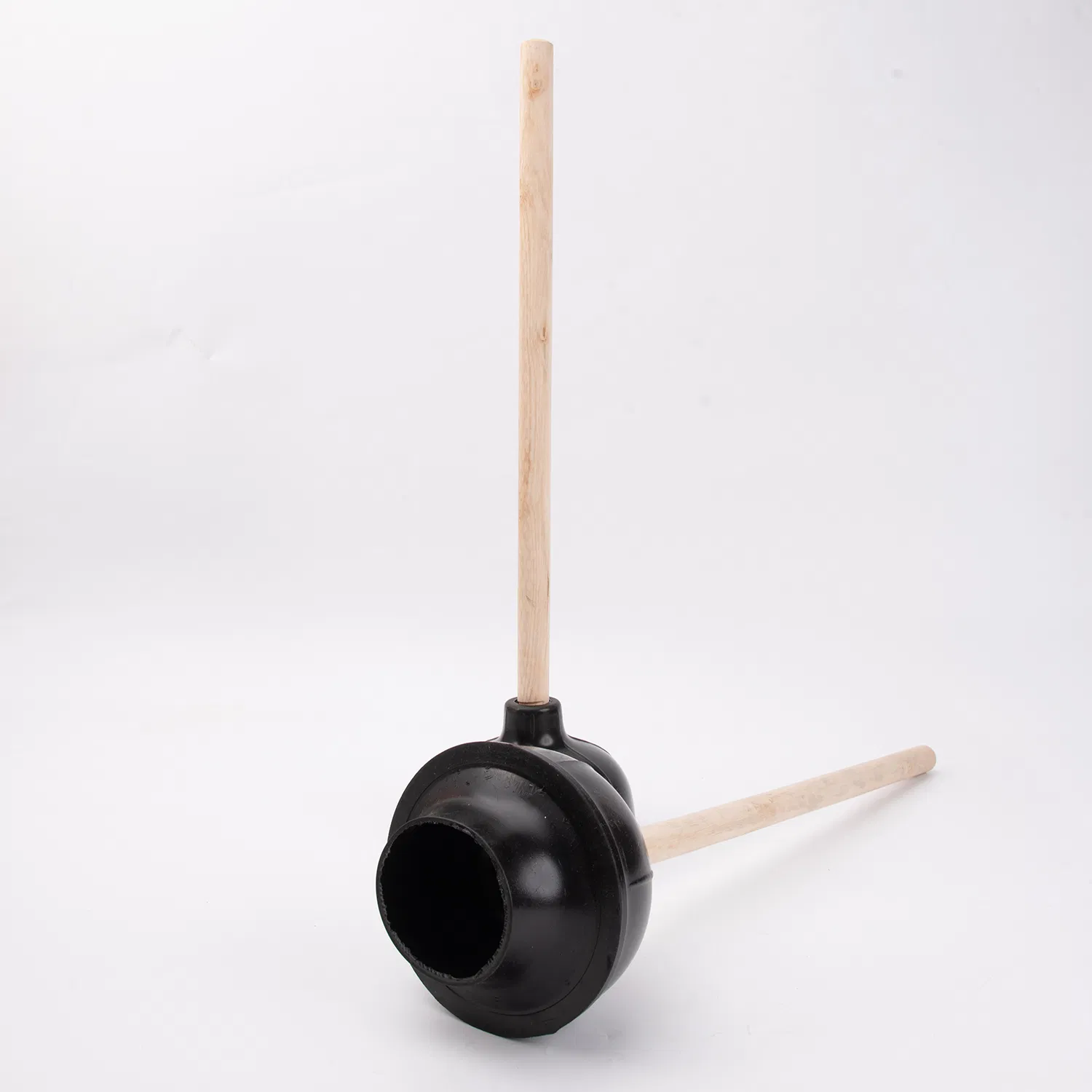 Wooden Handle Toilet Unclogging Device Through Rubber Toilet Suction Toilet Plunger