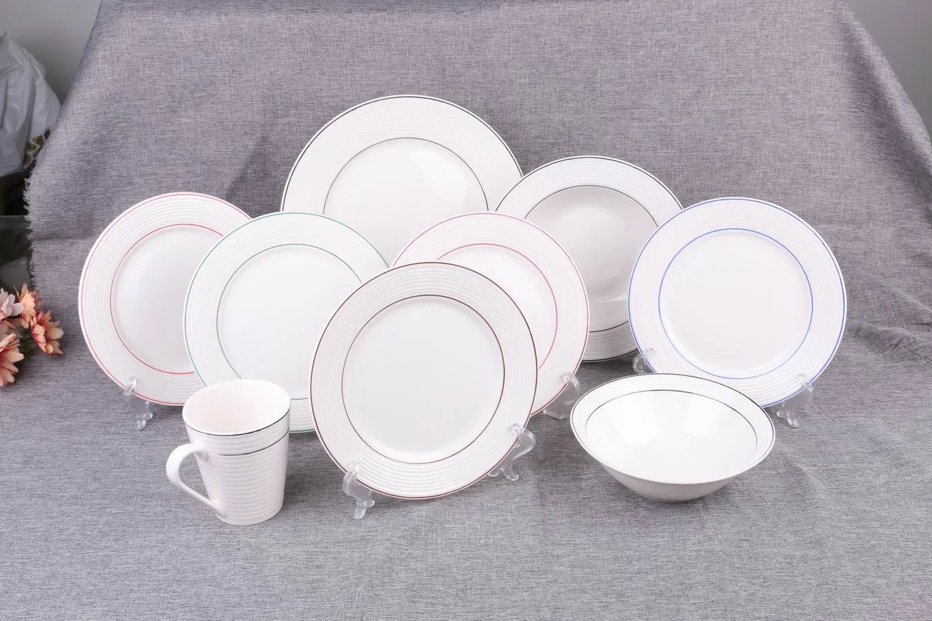 Eco-Friendly Healthy Reuse Multicolor Emboss White Tableware Ceramics Porcelain Flat Soup Dessert Plate 18 PCS Dinner Set