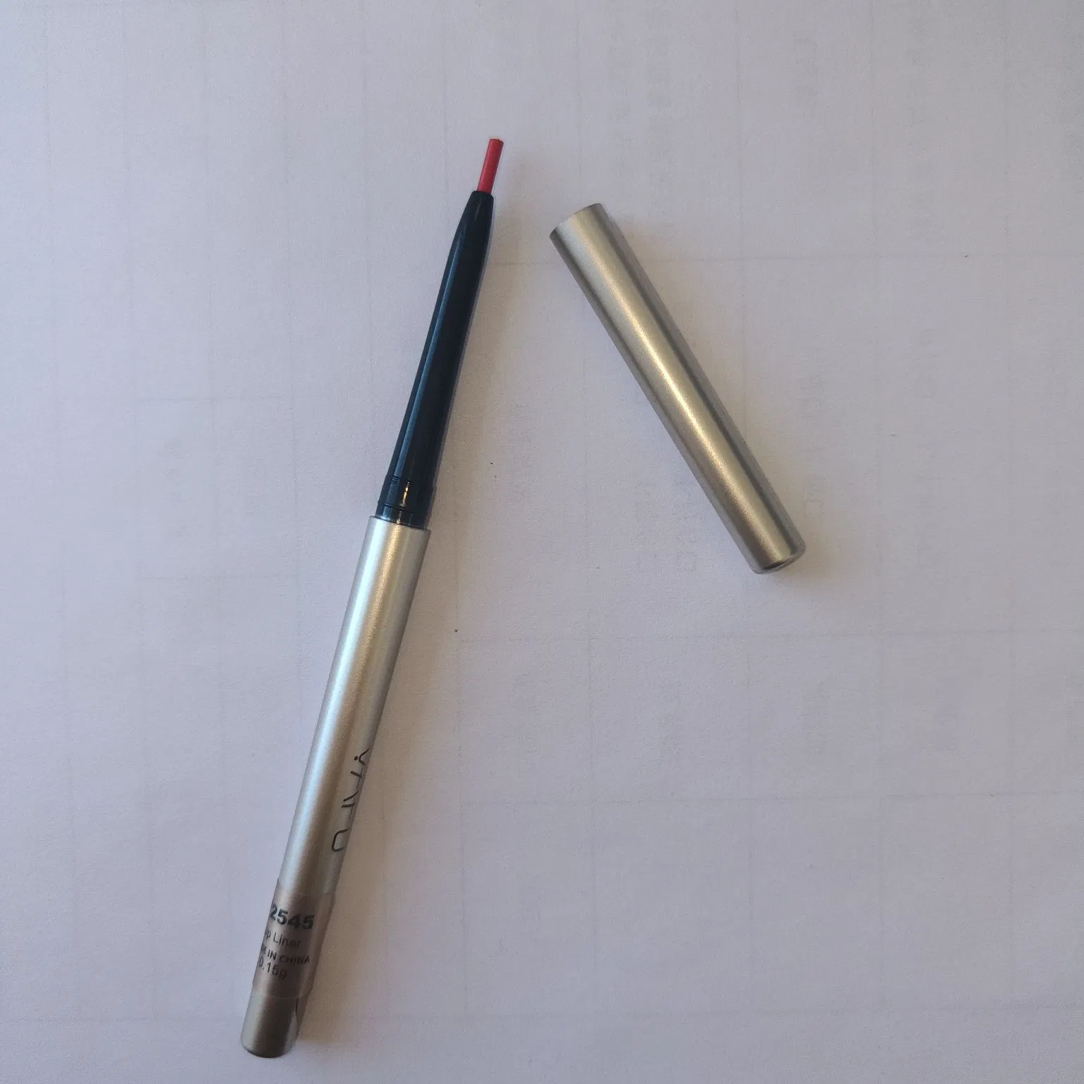 Long-Lasting Herbal Lip Liner for Vibrant Color and Hydration