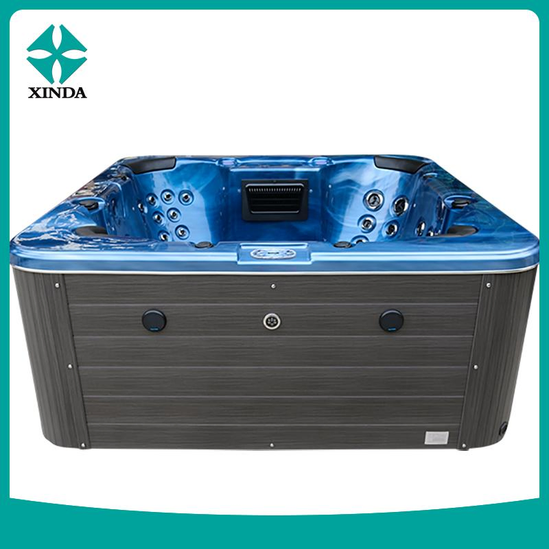 Уличный спа-бассейн с гидромассажем