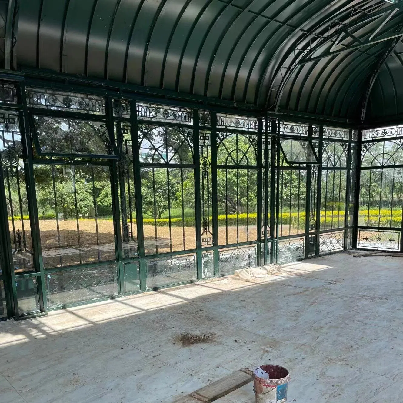 High-Quality Elegant Outdoor Garden Sunroom for Relaxing in The Sunshine