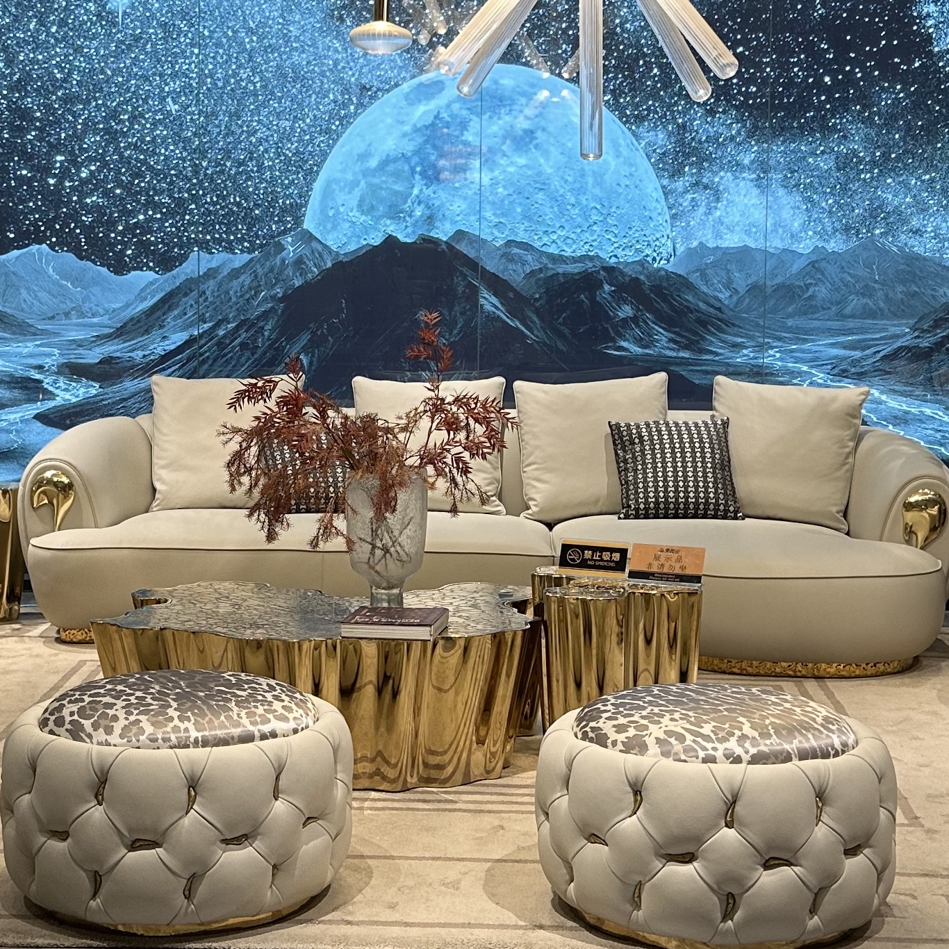 Мебель для гостиной кожаная с медной фурнитурой кованая