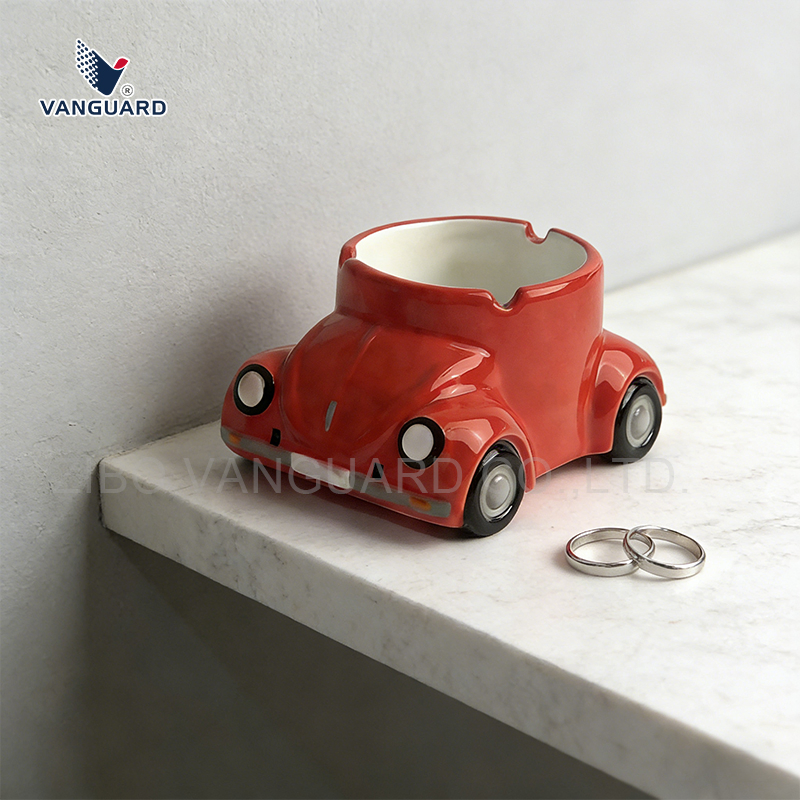 Top Collection Resin Keepsake Resin Ornament Ashtray Custom Car Design Resin Statue for Home Decoration
