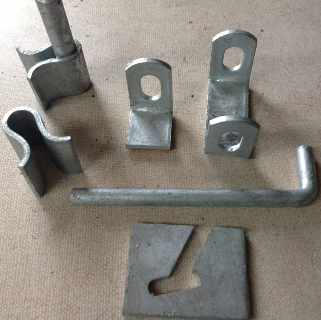Galvanized Iron Door Lock Hardware Durable Eco-Friendly Cattle Crush Gate Spring Slam Catch Latch for Outdoor Farm Fence