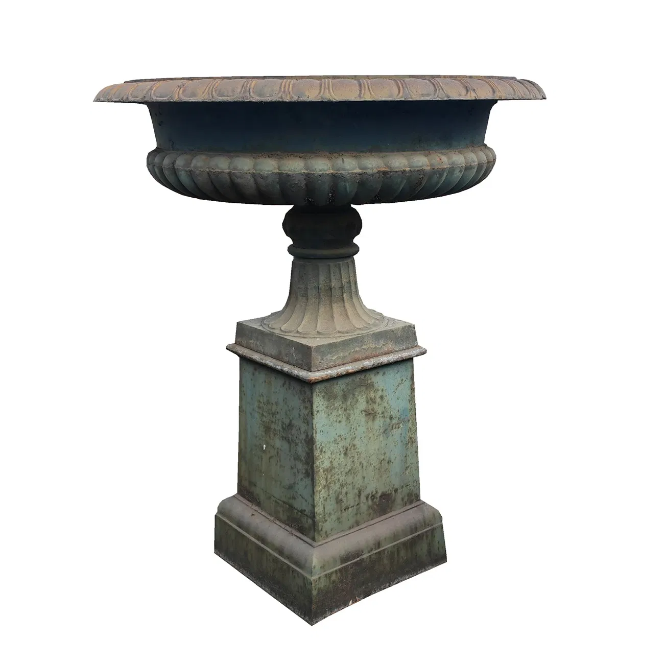 Чугунная садовая урна-кашпо в винтажном стиле