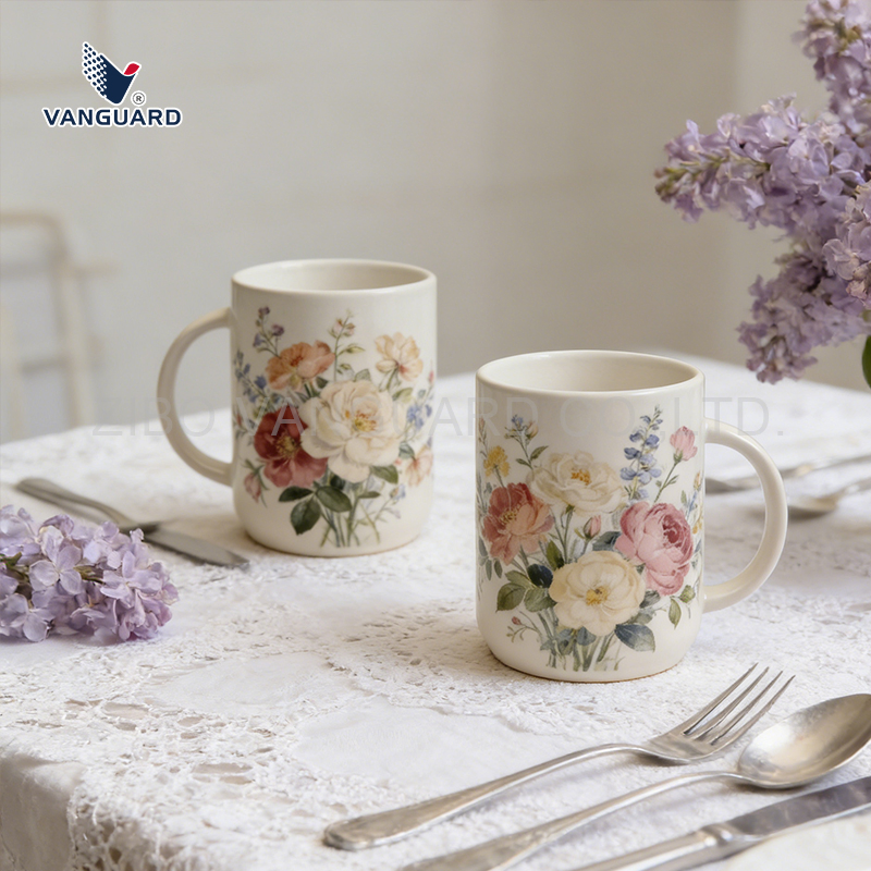 Фарфоровая кружка с цветочным дизайном, 600 мл