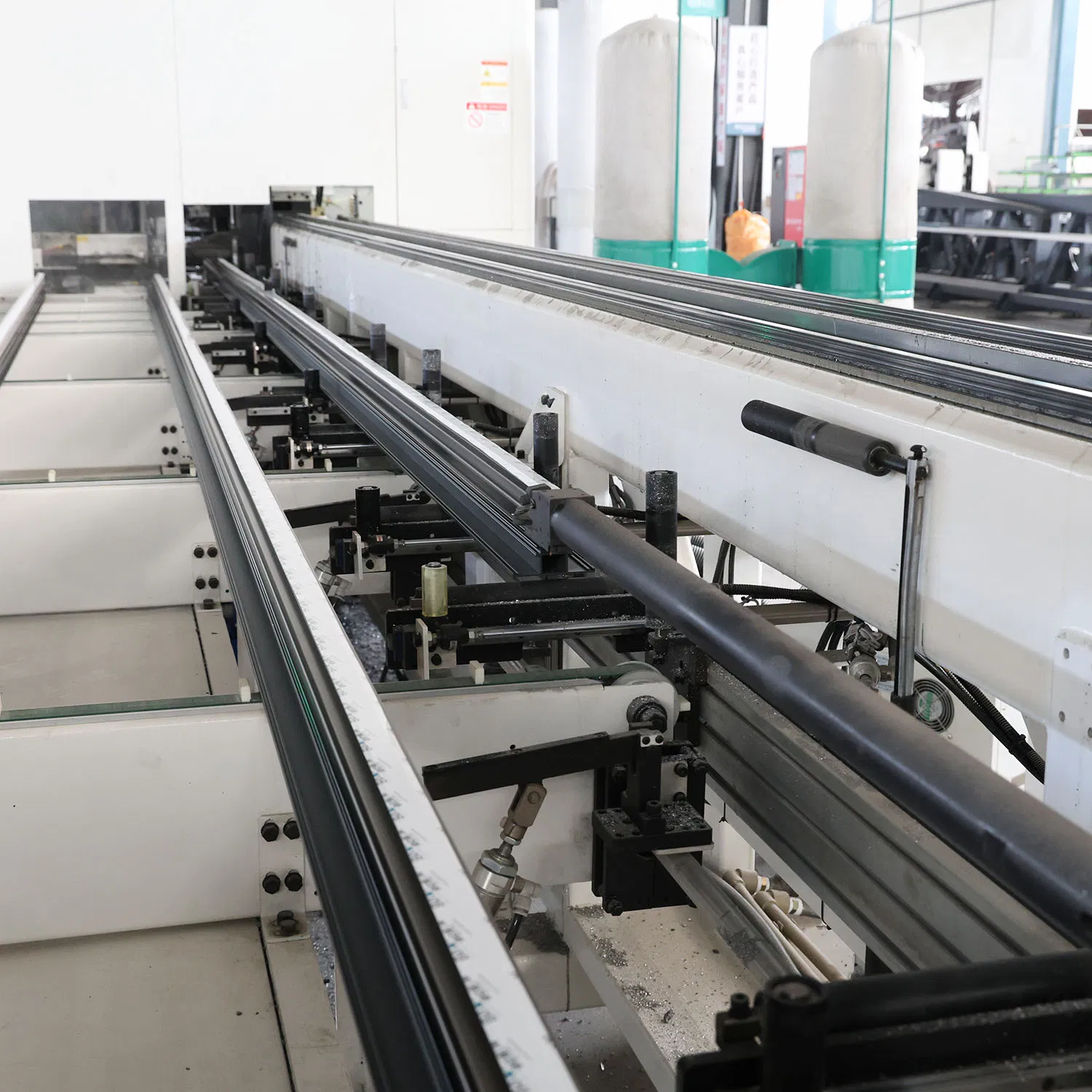 China Factory Thermal Insulation Star Black Color Outward Opening Glass Casement Door for Bathroom Toilet Kitchen