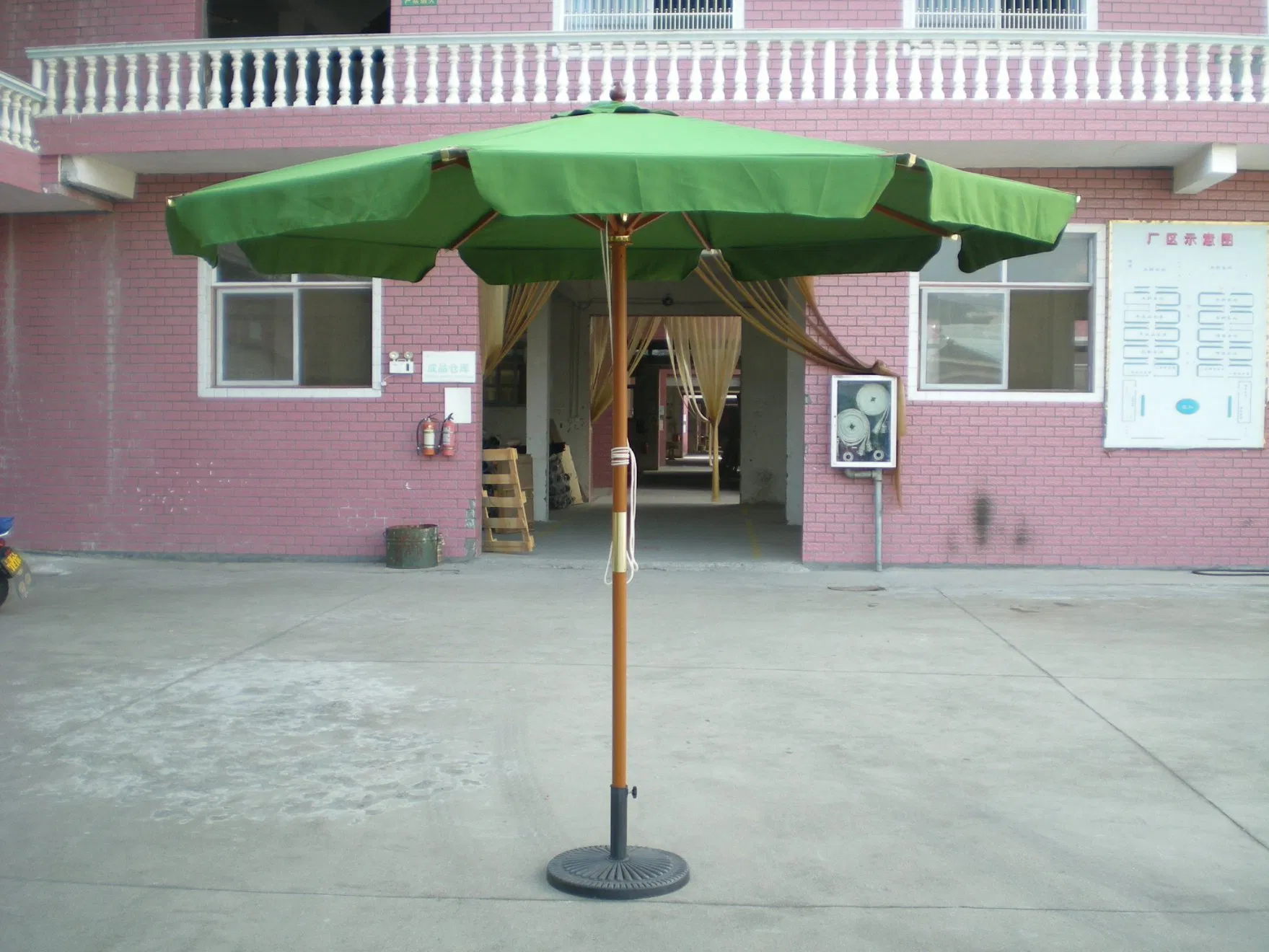 Большой деревянный пляжный зонт 300 см