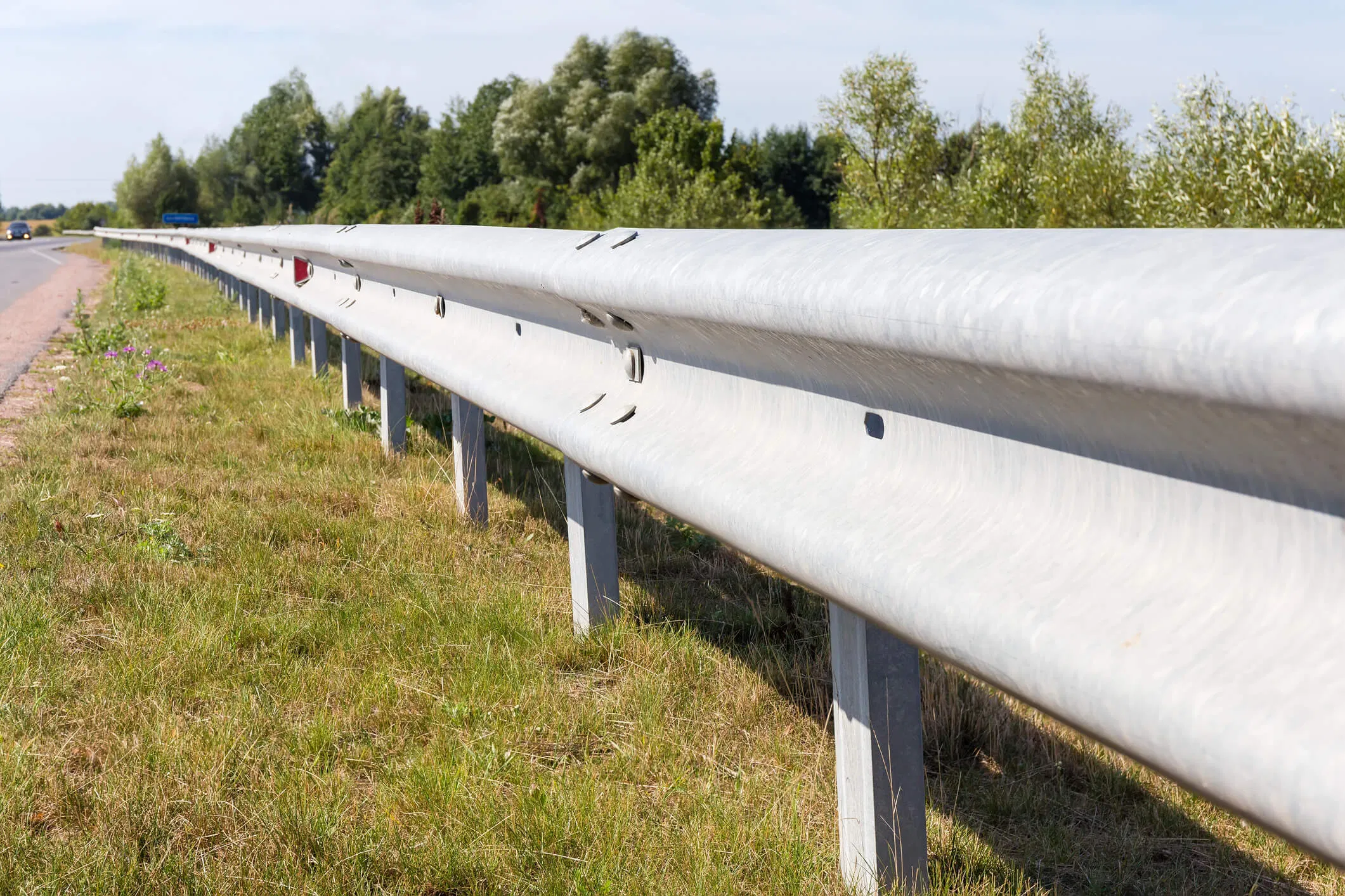 China Manufacturer Hot Dippped Galvanized Steel W Beam Highway Guardrail