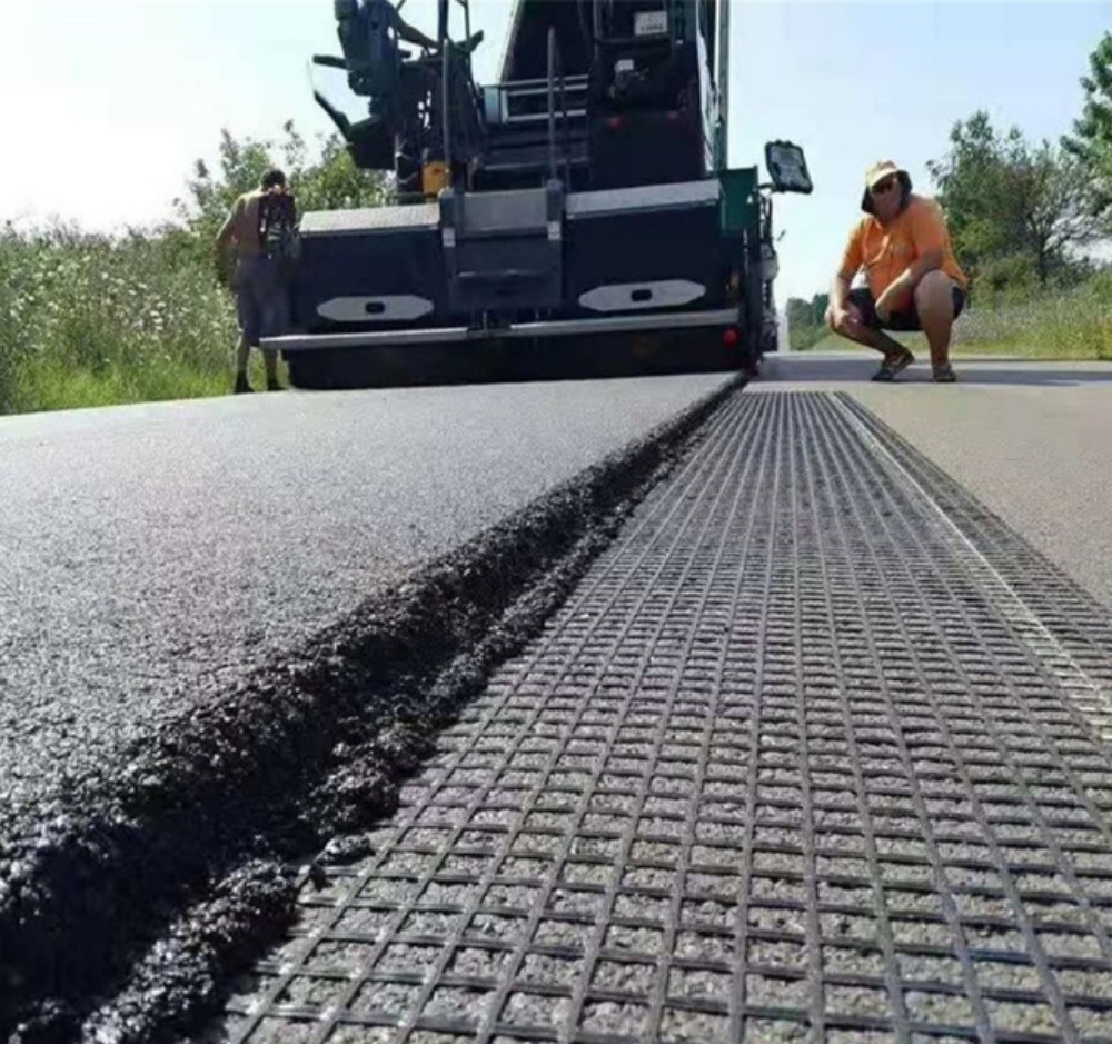 High Tensile Strength Polyester Fiber Welded Geogrid Welding Equipment HDPE Sheathed Polyester Geogrid Making Machine