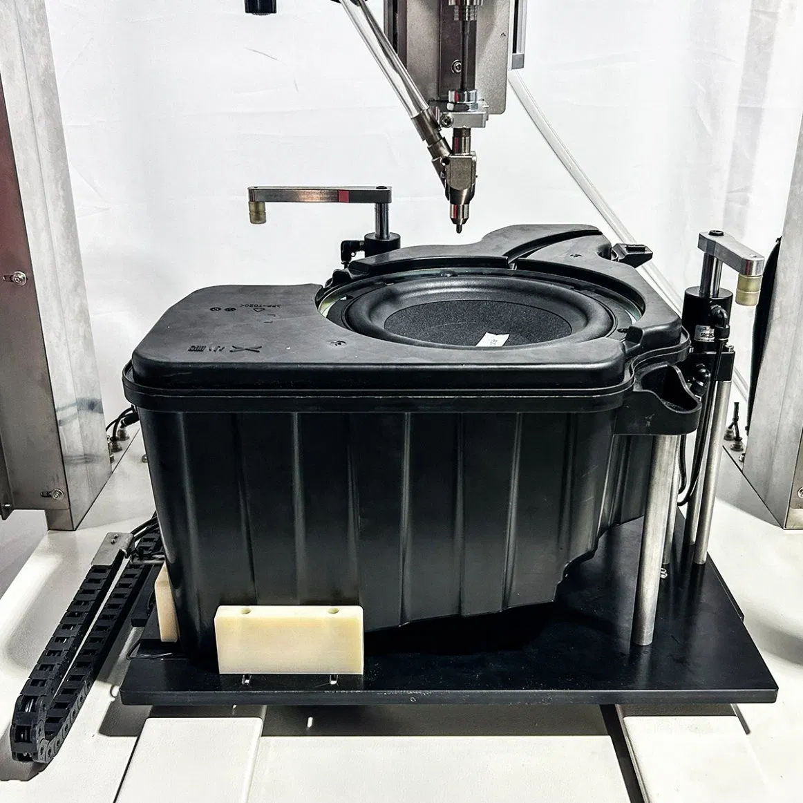 Автоматическая машина для завинчивания винтов RA