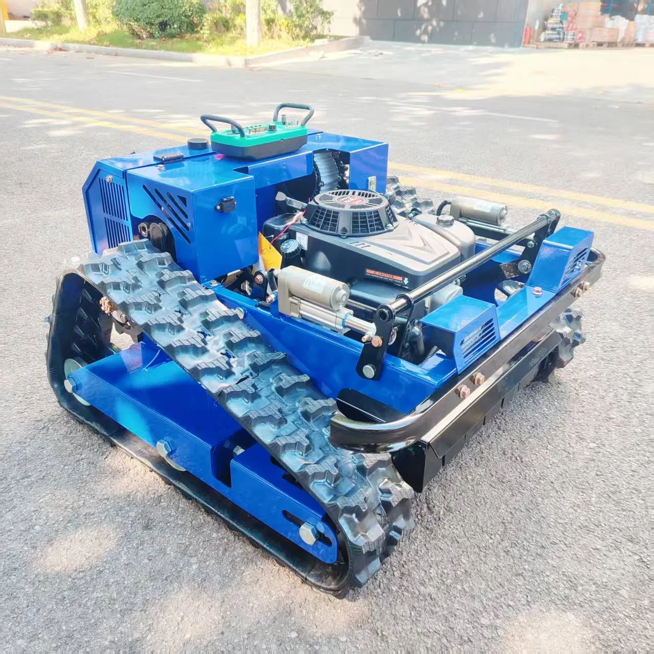 Гусеничная газонокосилка с дистанционным управлением