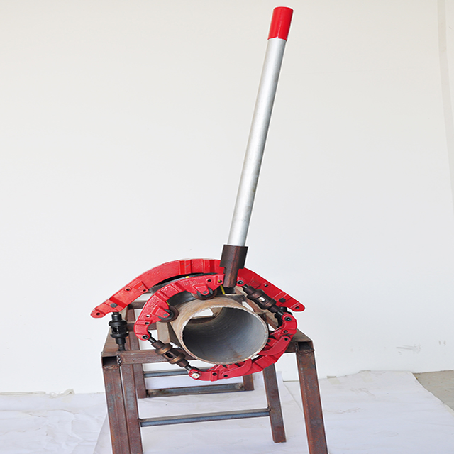 Ручной труборез для стальных труб большого диаметра