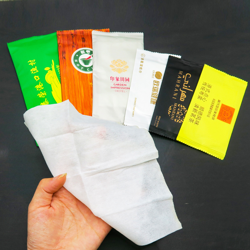 Custom Cleaning Wet Wipes Individual Packaging Restaurant Disposable Nonwoven Small Mini Cleansing Wet Wipe