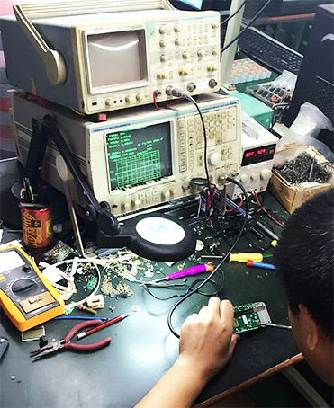 Iradio Ham Two Way Radio Dm4r with FM, Dual-Standby Walkie Talkie