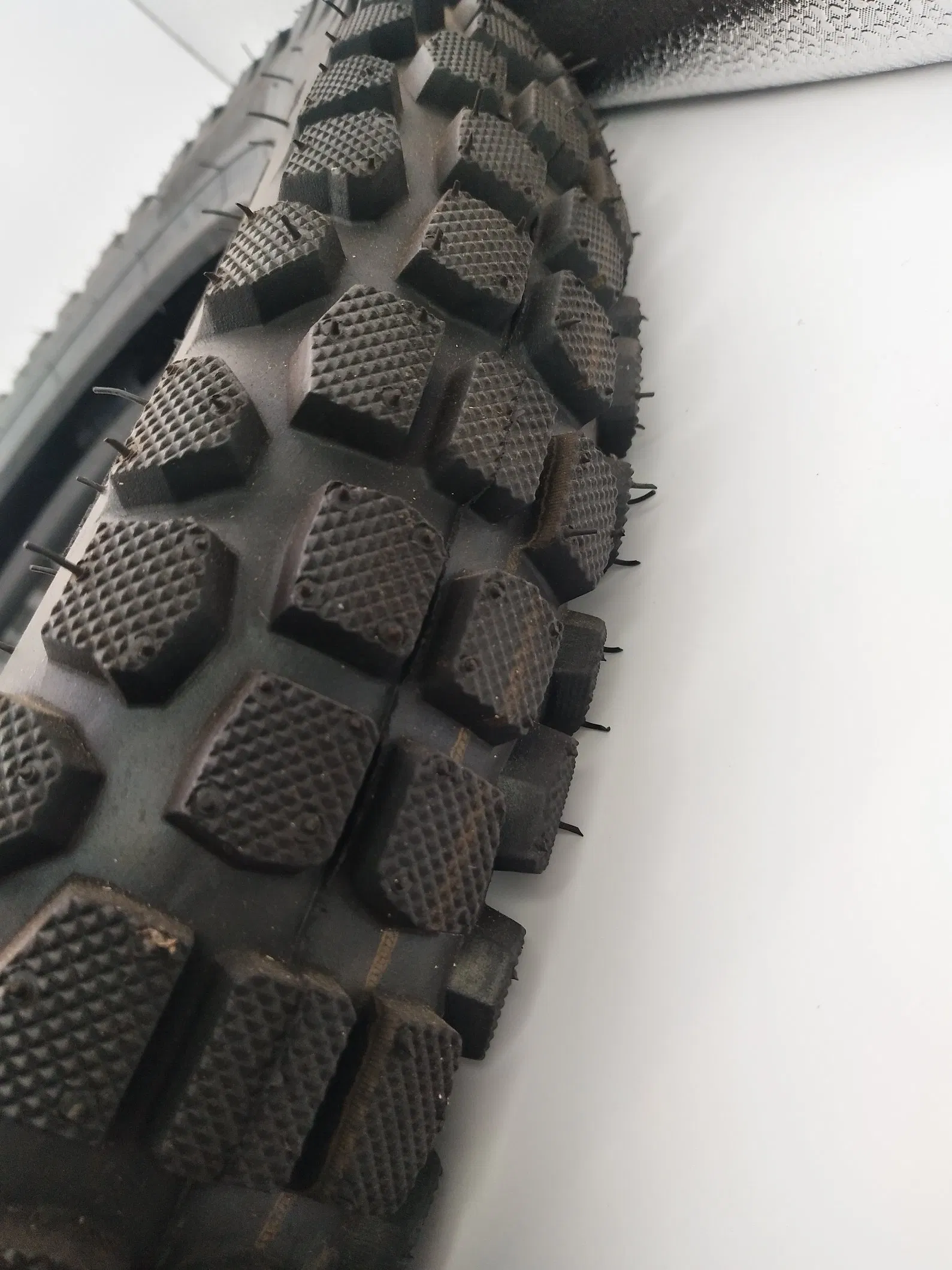 Шина мотоциклетная внедорожная 3.25-18