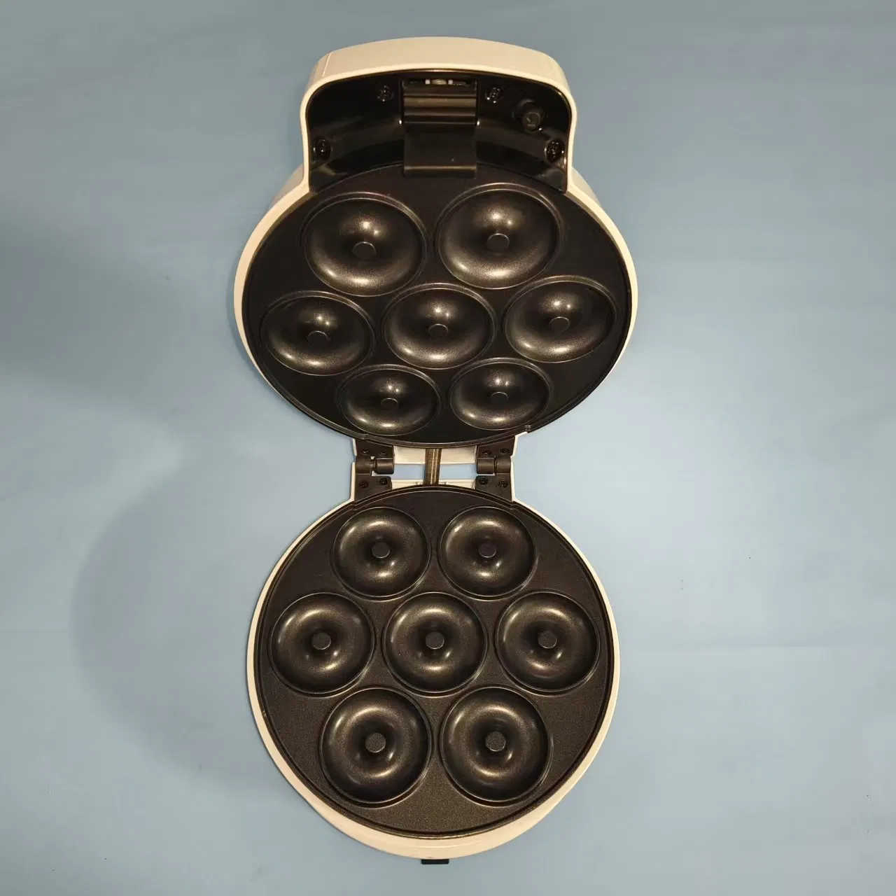 Detachable Snack Maker with Non-Stick Plates for Easy Cleanup and Versatile Cooking