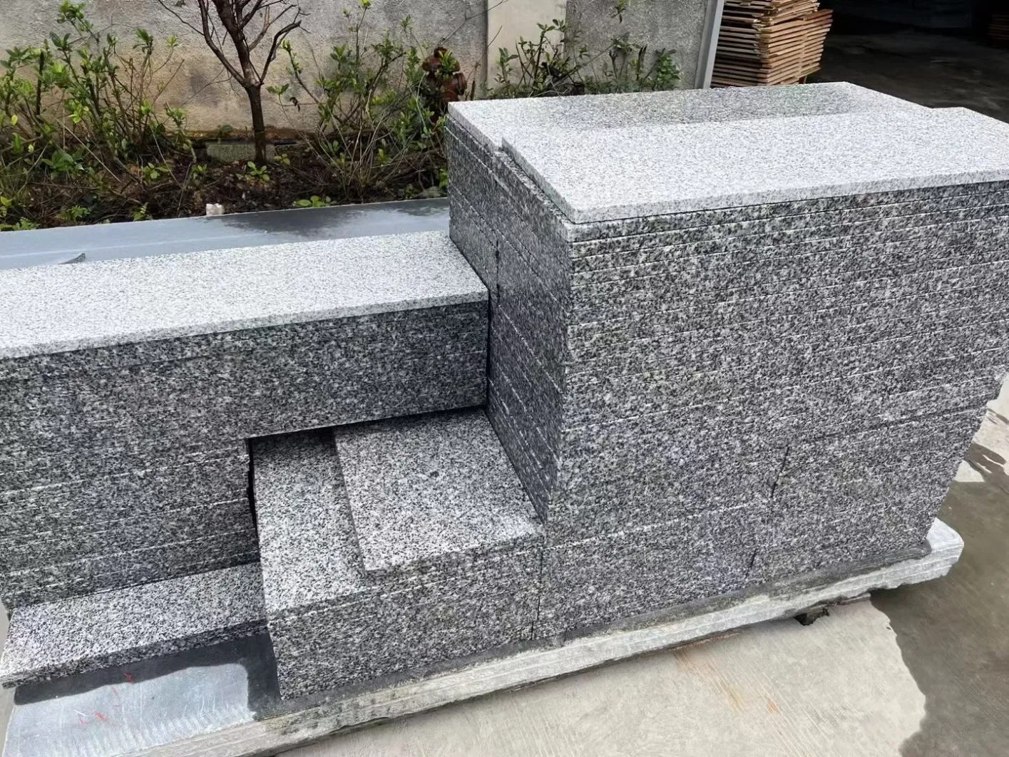 China G655 Granite -Steel Grey Granite for Sophisticated Poolside Patios /Paving/Kerbstone/Steps/Walltiles/Flooringtiles/Countertops