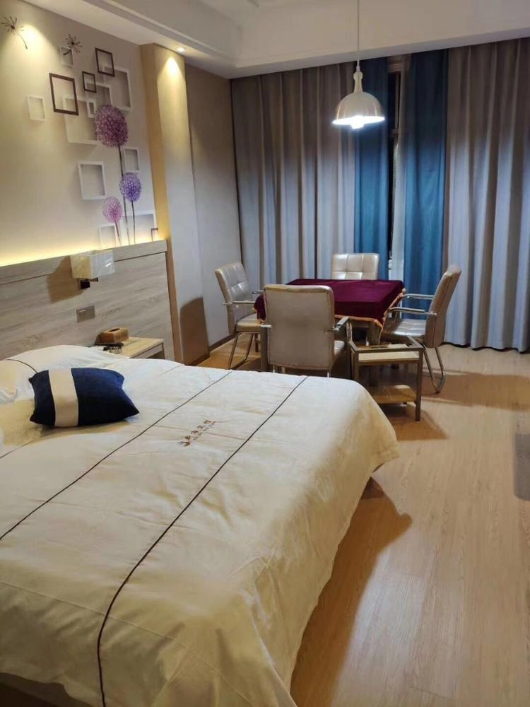 Водостойкий SPC ламинат Click Lock, 4 мм